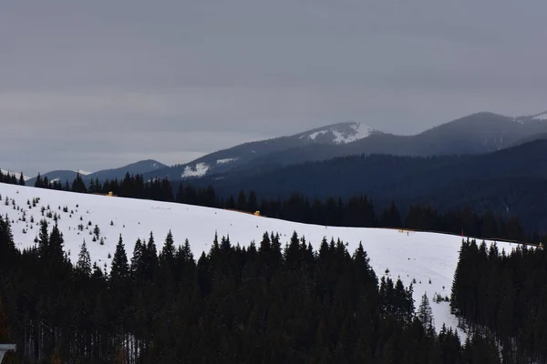 Montañas Cubiertas Nieve Día Nublado — Foto de Stock