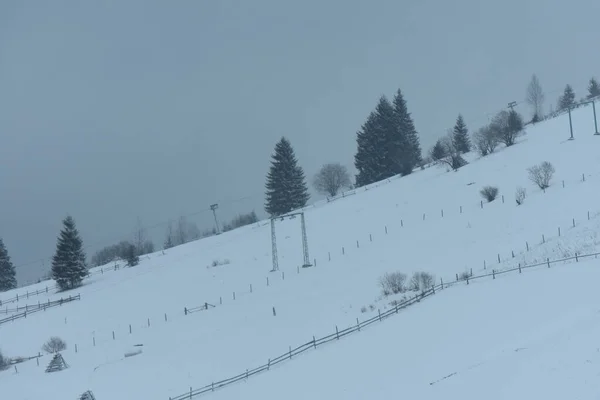 Aldeia Montanha Coberta Neve Cárpatos — Fotografia de Stock