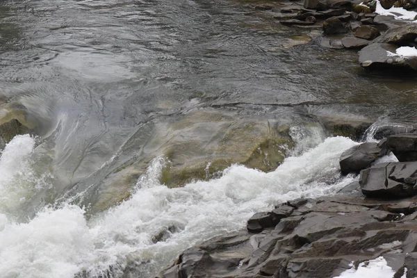 Gebirgsfluss Winter — Stockfoto