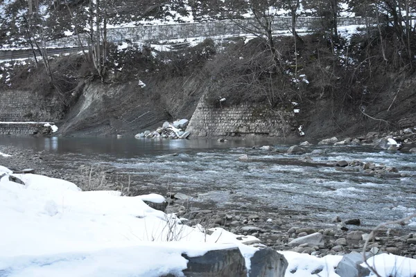 Kışın Dağ Nehri — Stok fotoğraf