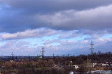 Şehrin kış bulutları manzarası 