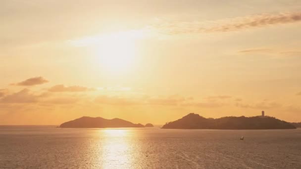 Timelapse Beautiful Views Peaceful Ocean Mountainous Sunset Clear Skies Setting — Stock Video