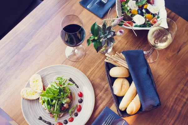 stock image Gourmet vegetable salad on wooden table in sunny day. Restaurant diet menu. Concept of healthy food