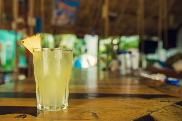 Bunte Tropische Cocktails Der Holzbar Mixologie Pool Urlaub Karibische Cocktails — Stockfoto