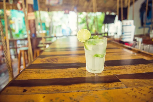 Colorful Tropical Cocktails Wooden Bar Mixology Pool Holiday Setting Caribbean — Stock Photo, Image