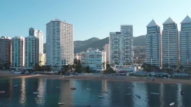 Güzel Bir Sahil Manzarası Plajın Havadan Görünüşü Yukarıdan Görülen Acapulco — Stok video