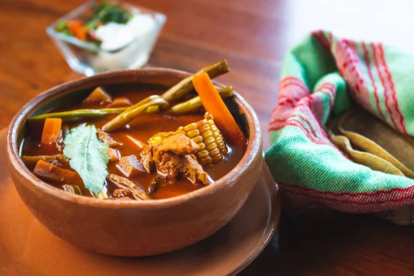 卡尔多Tlalpeno 传统的自制墨西哥食品 墨西哥传统汤 自制墨西哥食品概念 图库照片