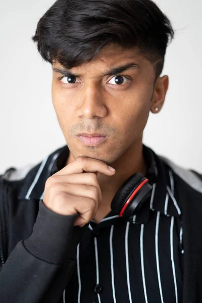 Retrato Jovem Adolescente Descansando Queixo Punho Barbear Limpo Vestindo Jaqueta — Fotografia de Stock