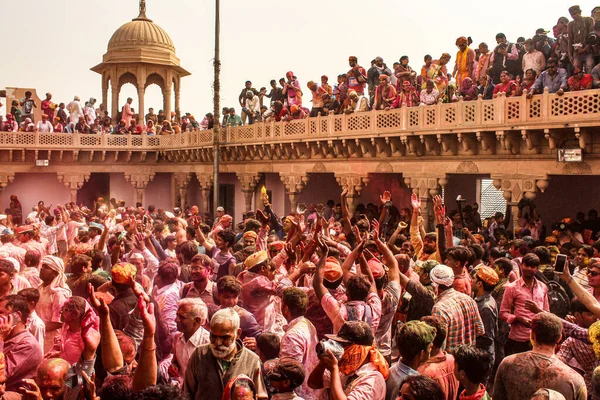 Mathura Uttar Pradesh Indie Ledna 2020 Lidé Házejí Barvy Sebe — Stock fotografie