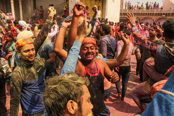 Mathura Uttar Pradesh Indie Stycznia 2020 Tłum Mathura Świętujący Holi — Zdjęcie stockowe