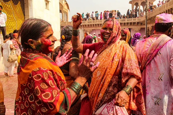 Mathura Uttar Pradesh Indien Januari 2020 Två Änkor Strövar Runt — Stockfoto