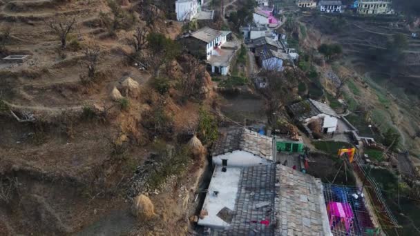 Dağlardaki Küçük Bir Köyün Insansız Hava Aracı Görüntüleri Dağdaki Evlerin — Stok video