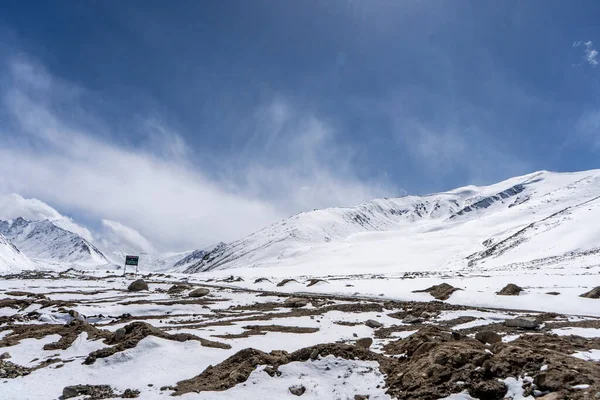 Piękny Krajobraz Pasma Górskiego Ladakh Pokryty Śniegiem Świetne Miejsce Śnieg — Zdjęcie stockowe