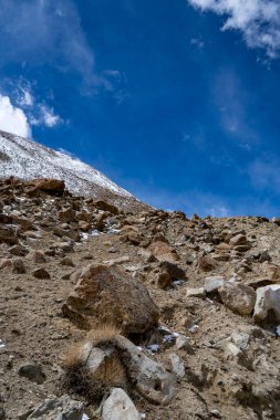 Çölde Ağır Kayalıklı Sert Dağlık Arazi