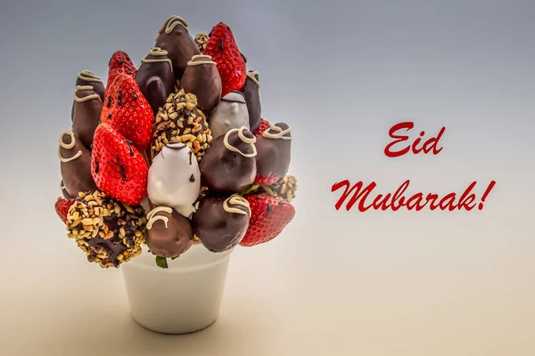 Eid Mubarak Greeting Card Red Lettering Bunch Edible Flowers Arrangement — Stock Photo, Image