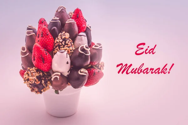 Eid Mubarak Greeting Card Red Lettering Bunch Edible Flowers Arrangement — Stock Photo, Image