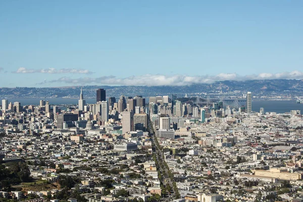 San Francisco körfezi şehir manzarası ünlü Twin Peaks, California - Amerika Birleşik Devletleri namı diğer San Francisco gökdelenleriyle dolu gökdelenlerle dolu gökyüzü