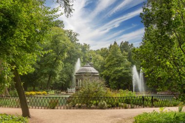 aranjuez parkındaki güzel kule, rahatla konsept