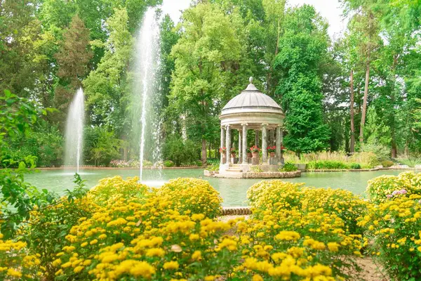 Hermosa Torre Parque Aranjuez Concepto Relax — Foto de Stock