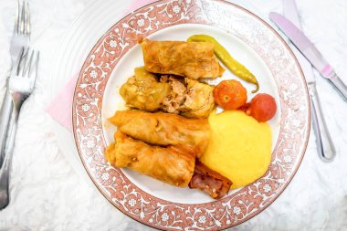 Kiraz domatesli, pastırmalı ve biberli sarmaşık erkeği.