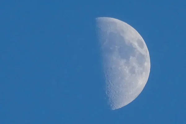 Ayın güzel manzarası, huzur konsepti.