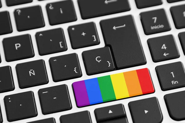 Teclado Computador Com Uma Das Chaves Com Bandeira Lgbt Fotos De Bancos De Imagens