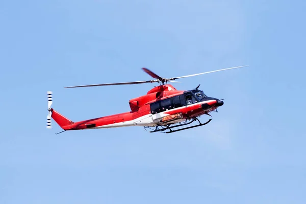 Reddingshelikopter Met Blauwe Lucht Achtergrond — Stockfoto