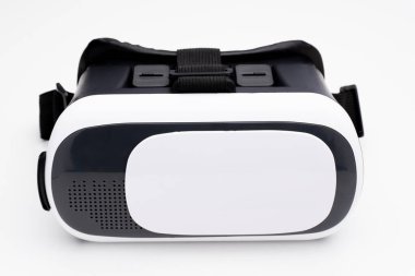 beyaz arkaplanda sanal gerçeklik gözlükleri