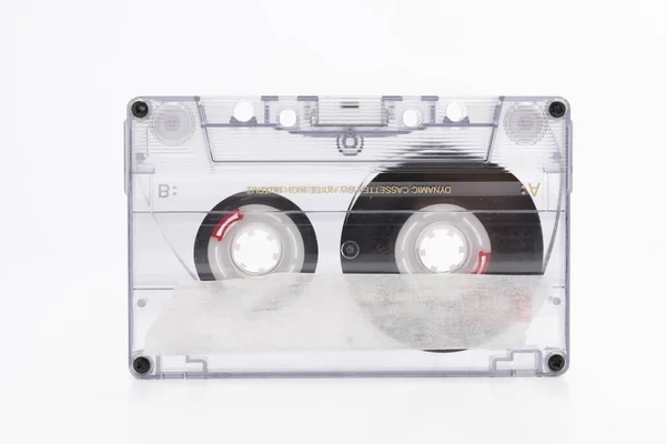 beyaz arkaplanda kaset