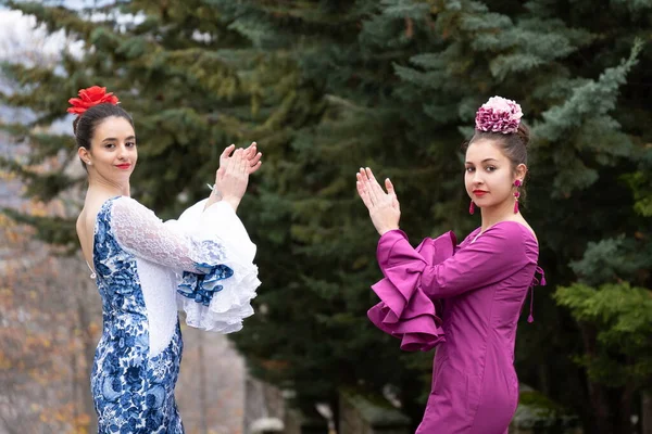 Mulher Flamenco Dançando Com Traje Típico Andaluz Espanha — Fotografia de Stock