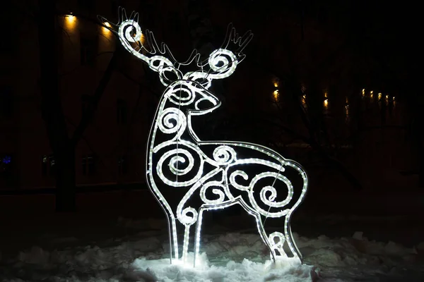 Deer Figure Glowing Garland Dark Winter Night Snow — Stock Photo, Image