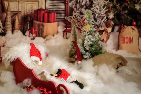 Installez une table de Noël à l'intérieur d'une maison — Photo