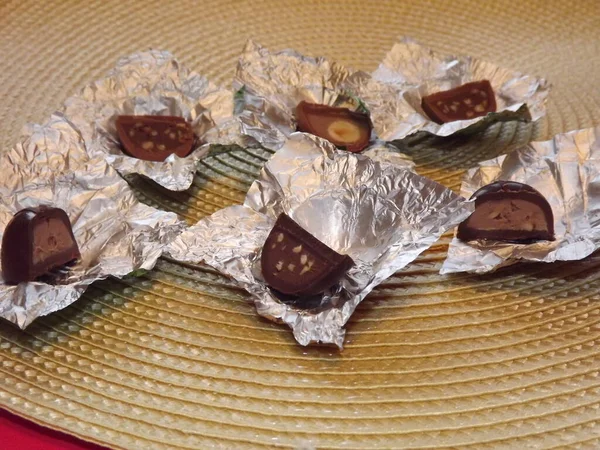 Individual silver wrapped chocolates with different fillings in a box — Stock Photo, Image