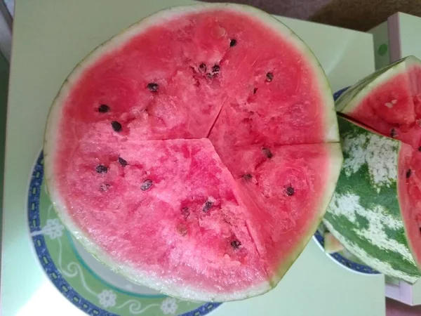 Kırmızı karpuz ve sulu et. Yakın plan.