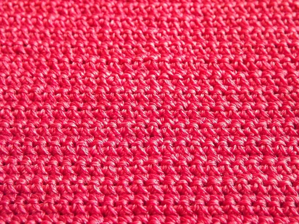 배경 이 붉은 색으로 된 뜨개 질 섬유 — 스톡 사진