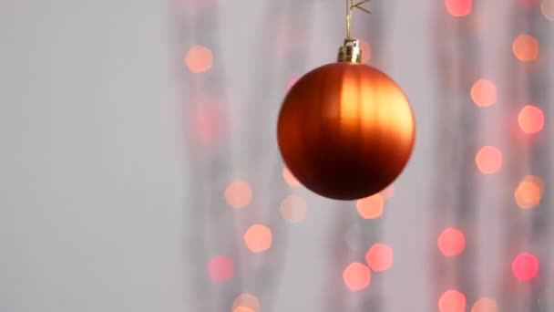 Krásné Vánoční Stromeček Hračka Visí Pozadí Multi Barevné Novoroční Světla — Stock video