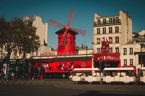 Paris, Fransa - 10.16.2016: Paris sokaklarında manzara 