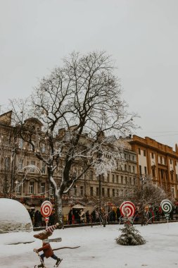 Saint-Petersburg, Rusya - 07.01.2021: kış sokaklarında manzara