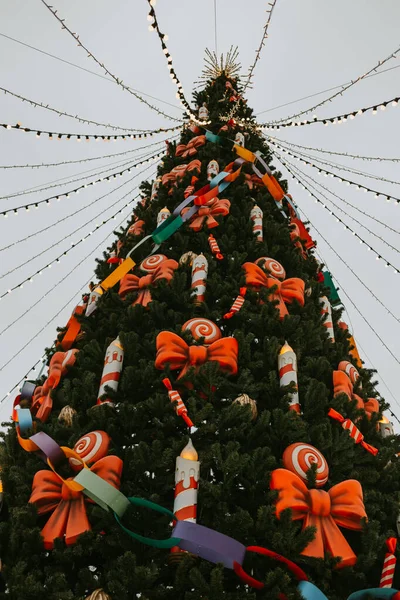 Albero Natale Con Luci Gialle — Foto Stock