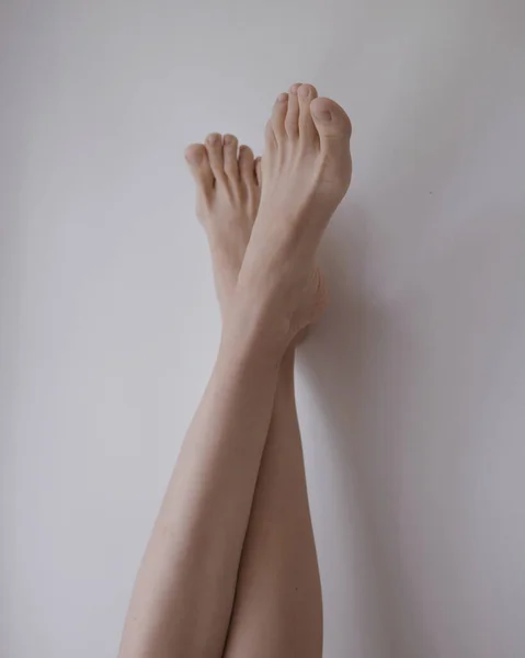 Красивые Женские Ноги Повторного Прикосновения — стоковое фото