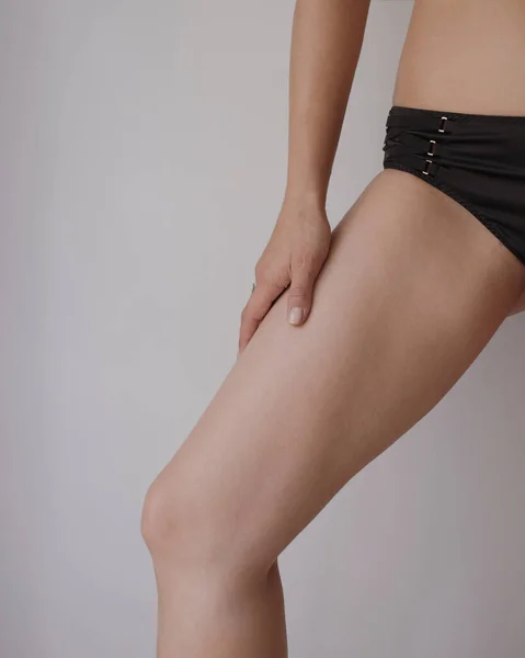 Güzel Kadın Bacakları Rötuşsuz — Stok fotoğraf