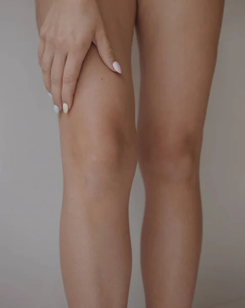 Güzel Kadın Bacakları Rötuşsuz — Stok fotoğraf