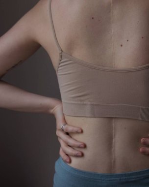 Güzel iç çamaşırlı kadın vücudu