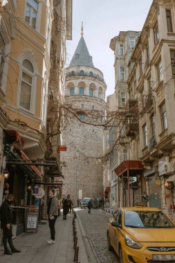 İstanbul Türkiye - 02 Şubat 2021: İstanbul sokaklarının salgın zamanı