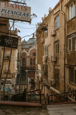 İstanbul, Türkiye - 02 Şubat 2021: Salgın zamanında İstanbul sokaklarının manzarası