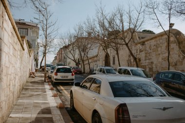 İstanbul, Türkiye - 02 Şubat 2021: Salgın zamanında İstanbul sokaklarının manzarası