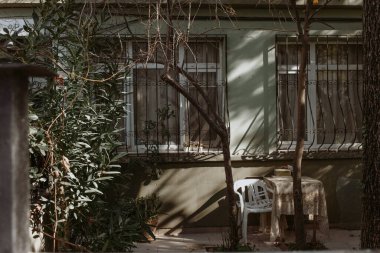 İstanbul, Türkiye - 02 Şubat 2021: Salgın zamanında İstanbul sokaklarının manzarası