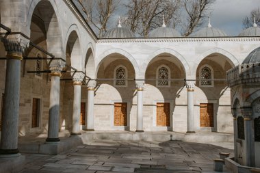 İstanbul, Türkiye - 01 Şubat 2021: Eski İstanbul camisi