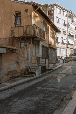 İstanbul, Türkiye - 02 Şubat 2021: Salgın zamanında İstanbul sokaklarının manzarası