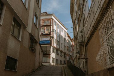 İstanbul, Türkiye - 02 Şubat 2021: Salgın zamanında İstanbul sokaklarının manzarası